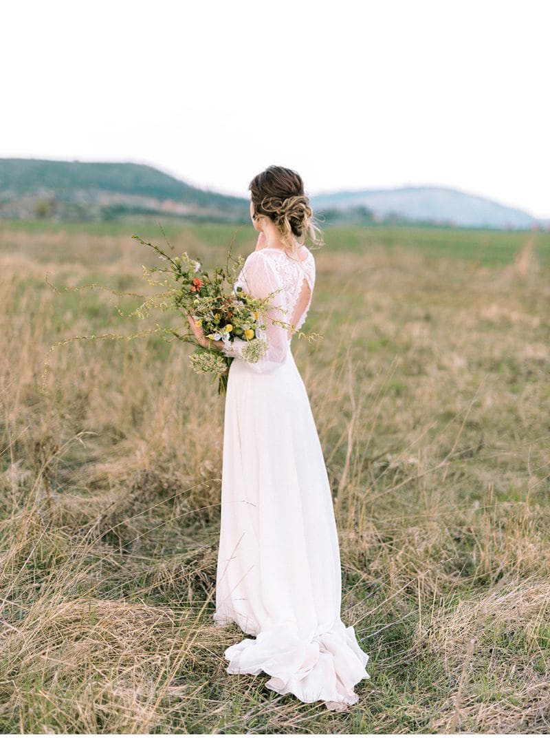 Wedding inspiration in the Wilderness in beautiful earth tones - Amber&Muse