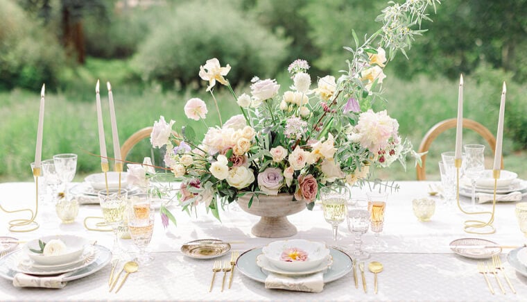 Rustikale Eleganz und natürlicher Hochzeitscharme in Lavendeltönen