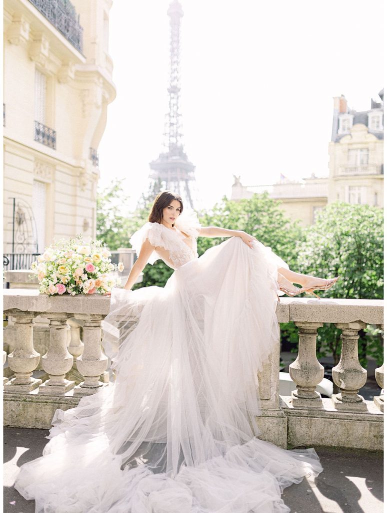 Delicate Photography Femme Fleur Amber & Muse Hochzeitguide Wedding in France Tour Eiffel (18)