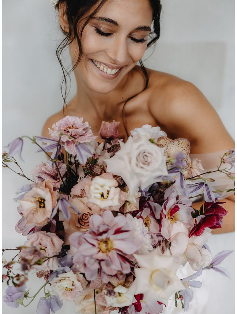 Marina Schell Braut Pastell Bride pastell colors Editorial Wedding dress Amber & Muse Hochzeitsguide (29)